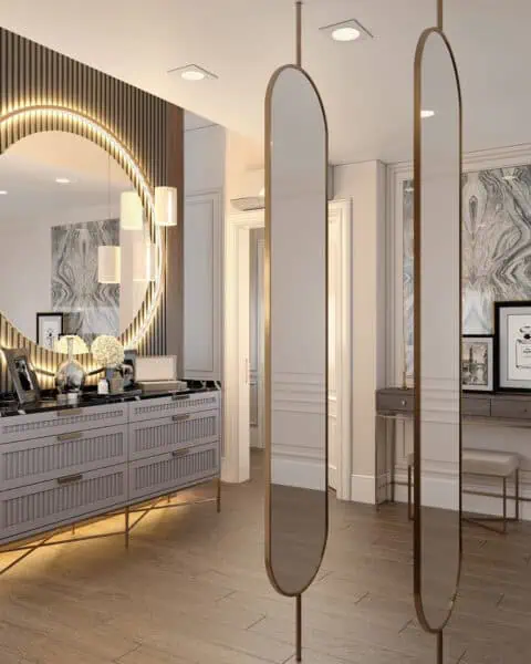 Dairesel aynalı makyaj konsolu - tuğ mimarlık Dairesel LED ayna ve mermer görünümlü tezgâh ile giyinme odası makyaj köşesi tasarımı