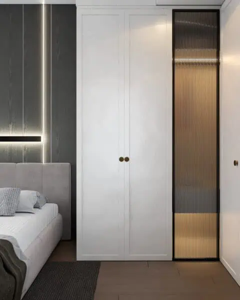 Büyükhanlı residence genç yatak odası – genel perspektif - tuğ mimarlık Büyükhanlı Residence genç yatak odası genel görünüm, LED başlık duvarı, koltuk köşesi ve dolap düzeni