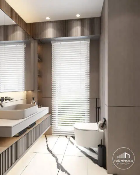 ebeveyn banyo tasarımı pencere önü, stor perde, yüzer lavabo dolabı ve sıcak niş aydınlatma