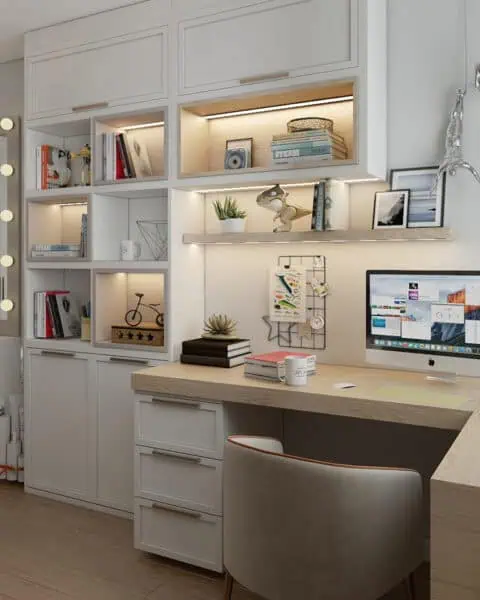 Kadıköy genç odası tasarımı raf aydınlatması, masa üstü düzeni ve led detay