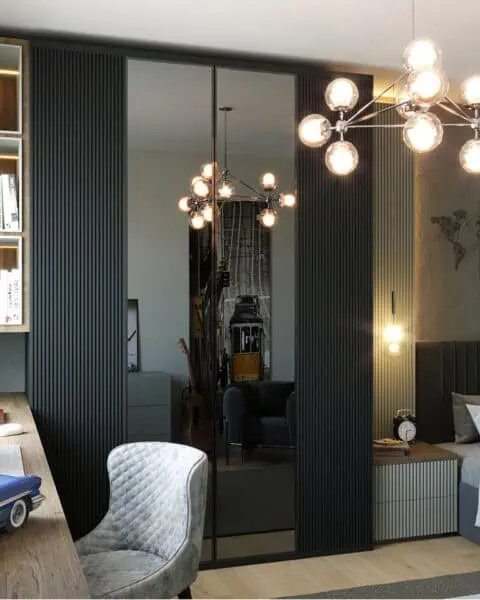 Acarkent genç odasında aynalı dolap, fuga detaylı kapaklar, başucu bölümü ve modern aydınlatma tasarımı