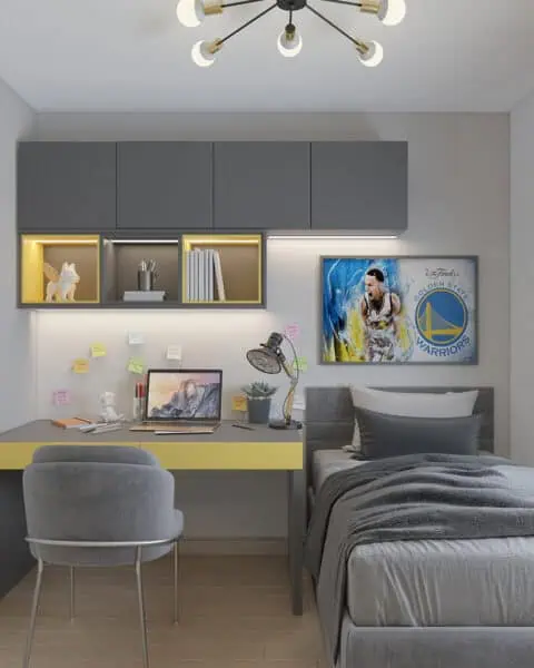 Ataşehir genç odasında çalışma masası, açık raflar ve tek kişilik yatak düzeni