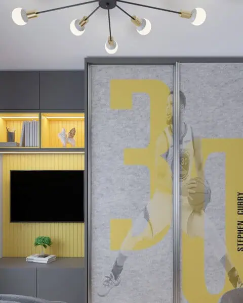 Ataşehir genç odası projesinde özel baskılı sürgü dolap kapağı ve TV bölümü detayı