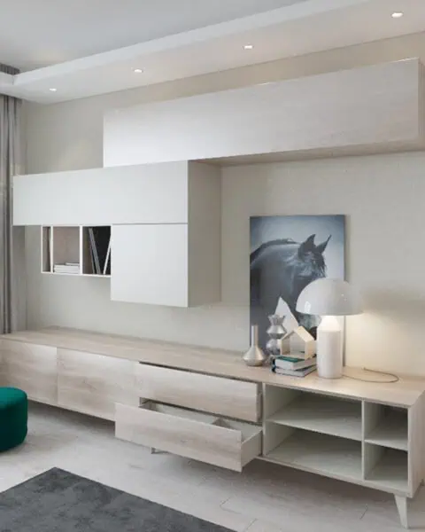 Beylikdüzü yatak odasında tv ünitesi ve açık tonlu depolama mobilyası görünümü