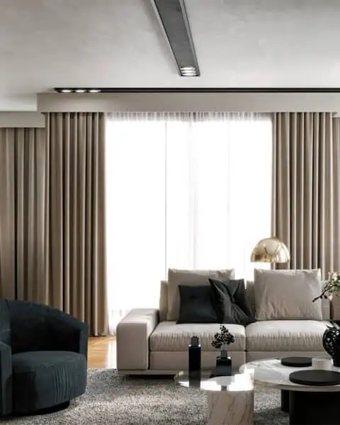 Caddebostan salon pencere cephesi - tuğ mimarlık Caddebostan salon projesinde pencere cephesi, büyük koltuk ve geniş yaşam alanı tasarımı