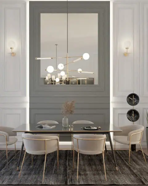 Çengelköy salonunda büyük duvar aynası, yemek masası ve açık tonlu sandalye görünümü