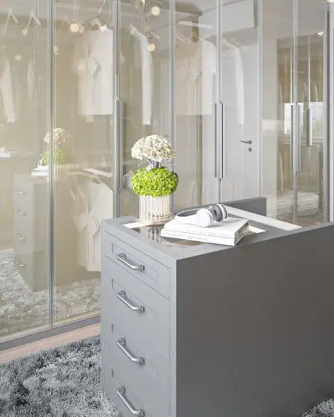 Kadıköy giyinme odası ada Ünitesi - tuğ mimarlık Kadıköy giyinme odasında çekmeceli orta ada ünitesi ve cam kapaklı dolap detayı