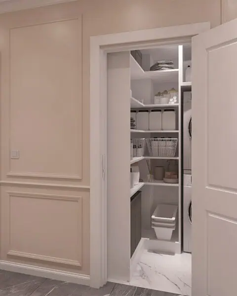Küçükyalı antre raflı Çamaşır odası - tuğ mimarlık Küçükyalı antre projesinde raflı çamaşır odası, beyaz dolap içleri, sepet ve temizlik ürünleriyle tasarlandı