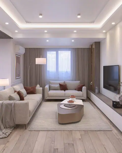 Küçükyalı modern salon dekorasyonu - tuğ mimarlık Küçükyalı modern salon dekorasyonu içinde açık renk koltuklar, TV ünitesi, özel sehpa ve sıcak ışıklar