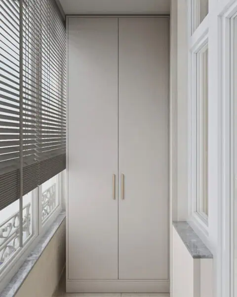 Küçükyalı yatak odası balkon dolabı - tuğ mimarlık Küçükyalı yatak odasına bağlı balkon alanında beyaz kapaklı özel depolama dolabı tasarlandı