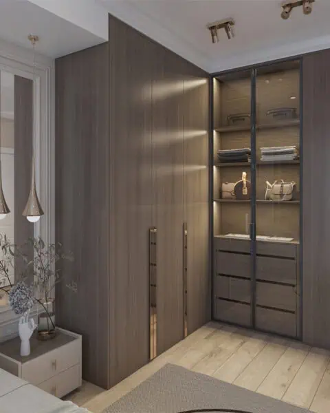 Küçükyalı yatak odasında cam kapaklı gardırop, iç aydınlatmalı raflar ve ahşap dolap kapakları tasarlandı