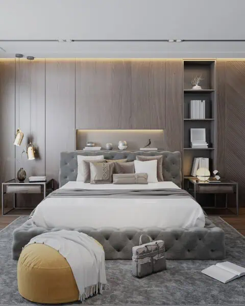 Pagora Ömerli yatak odasında özel başlık duvarı, niş aydınlatma ve ahşap yüzey detayı