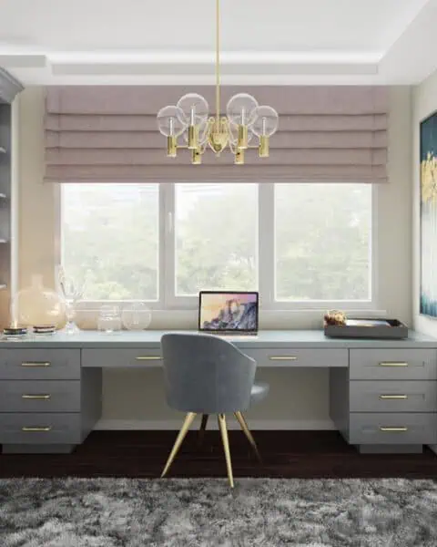 Suadiye çalışma odasında pencere önü özel üretim masa, gri çekmeceler ve şık ev ofisi düzeni