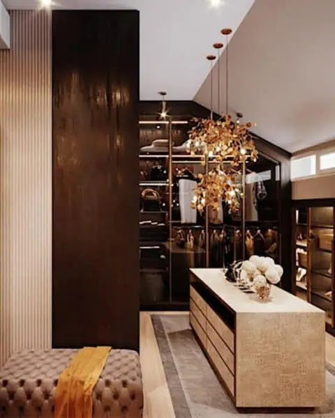 Suadiye giyinme odası ayna ve ada - tuğ mimarlık Suadiye giyinme odasında boy aynası, ada ve aydınlatmalı raf sistemi