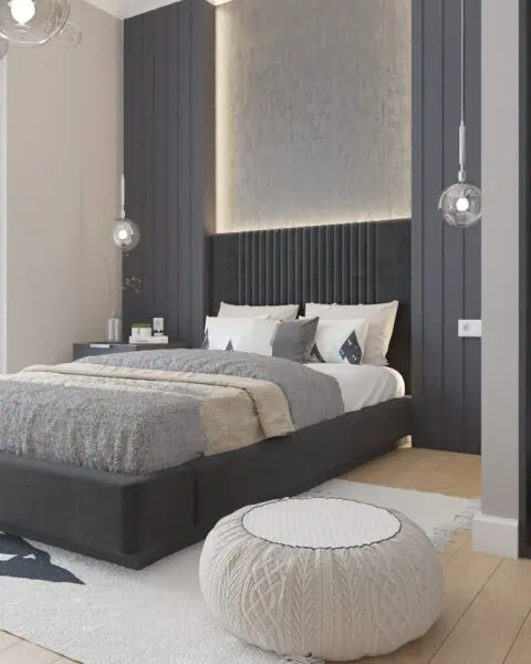Tuzla genç odasında koyu başlık duvarı, geniş yatak ve cam küre avize görünümü